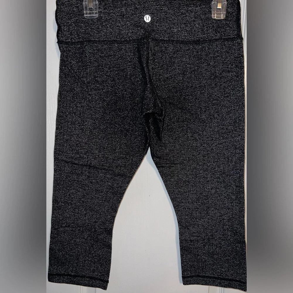 Lululemon Heathered Herringbone Capri Leggings Size 10